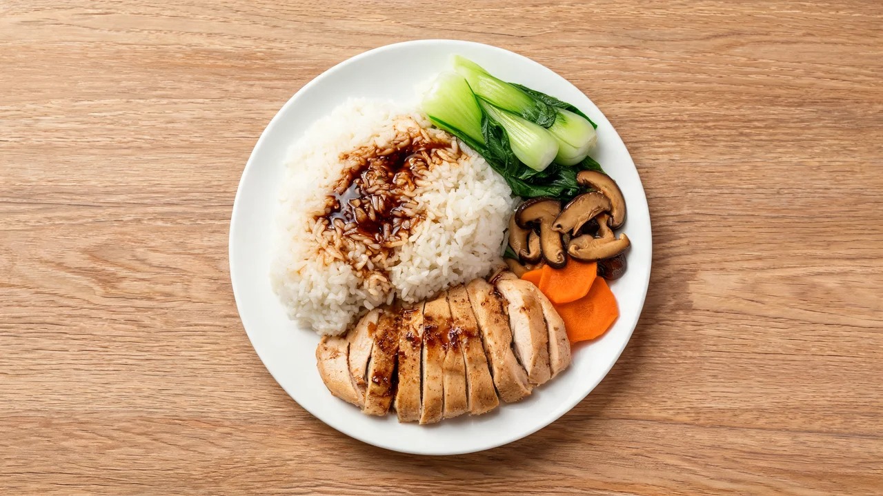 Steamed rice with vegetables and lean protein